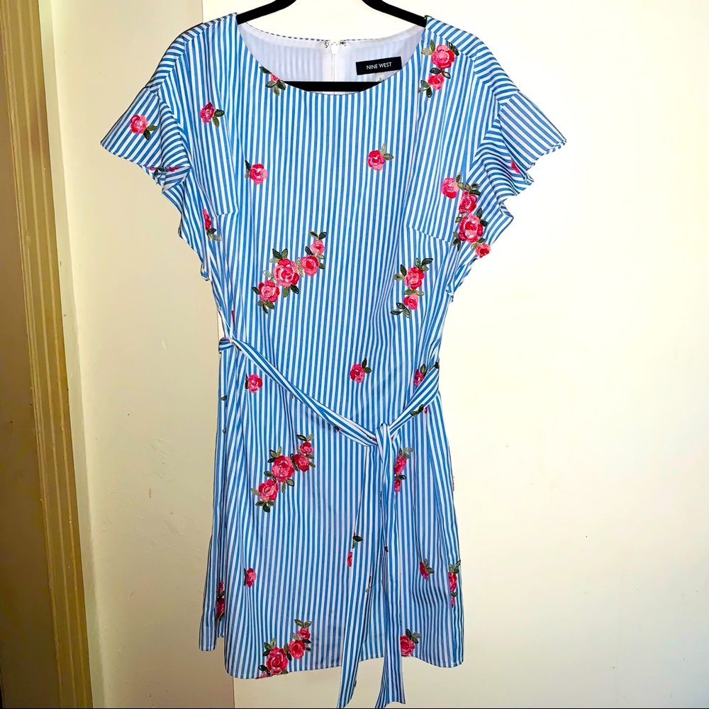 Nine West Dress Embroidered Flowers Blue Striped Fully Lined Size 6